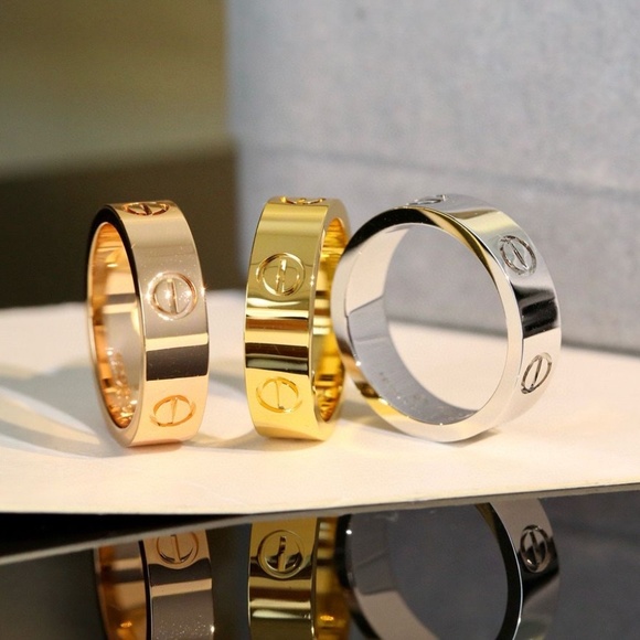 🌟New Gold Plated Over Stainless Steel Love Ring - Picture 1 of 3